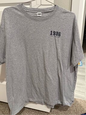 PINK Victoria's Secret Gray '1986' Short Sleeve Tee